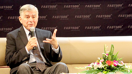 GS Michael Dukakis: Phải đầu tư vào giáo dục, hạ tầng